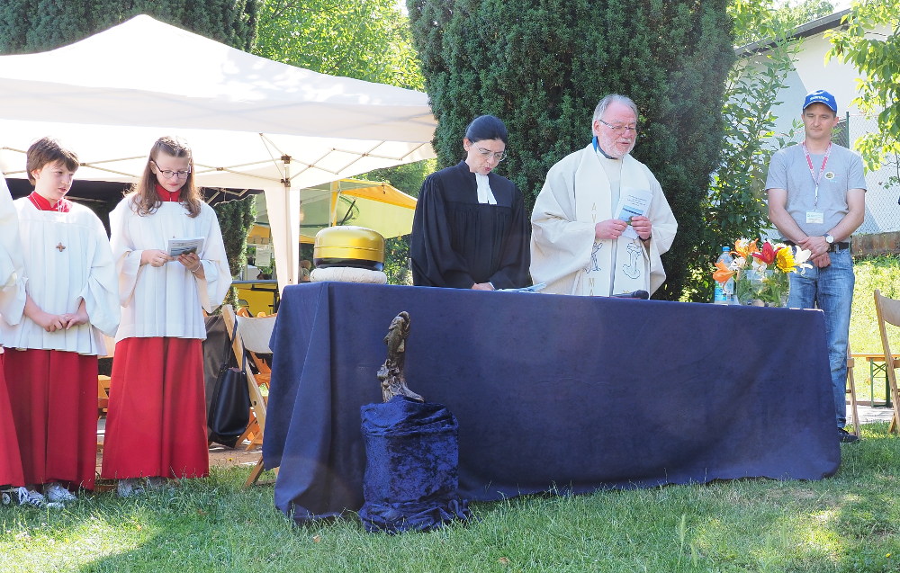 2023 06 fest 03 messe altar